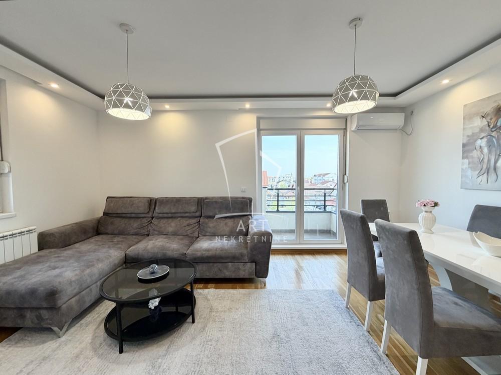 Glavna slika -Niška, Trosoban stan na prodaju, 56m2, 178.000€