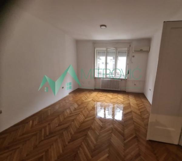 Glavna slika -Jednoiposoban stan za izdavanje, 70m2, 500€