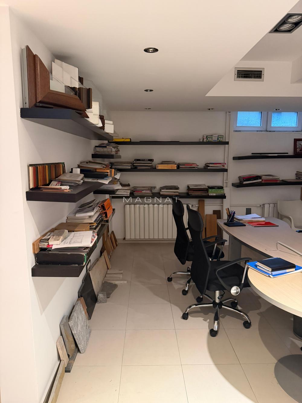 Slika 4 - Bulevar Arsenija Čarnojevića,  Lokal na prodaju, 65m2, 190.000€