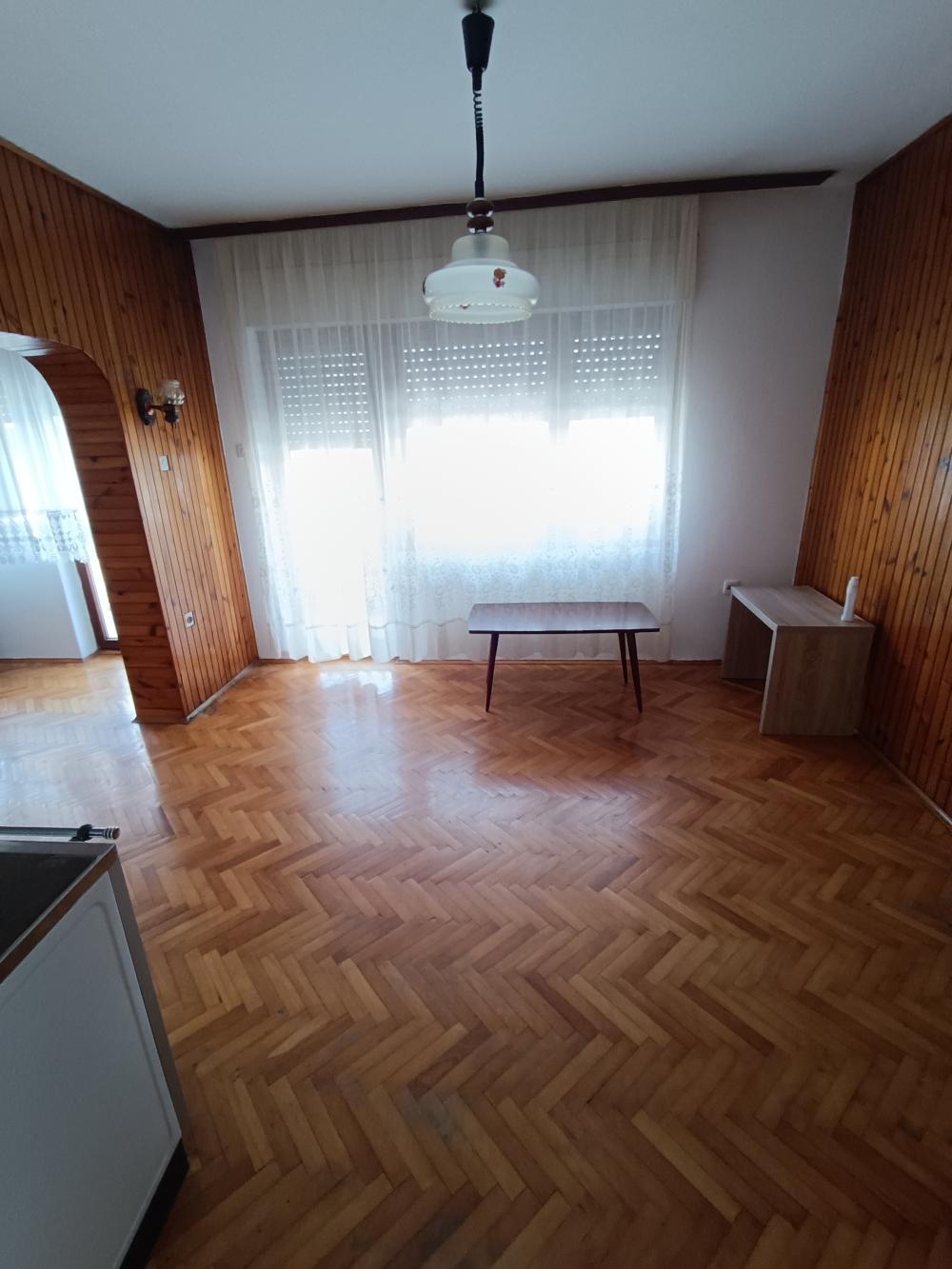 Slika 3 - Trosoban stan za izdavanje, 100m2, 350€