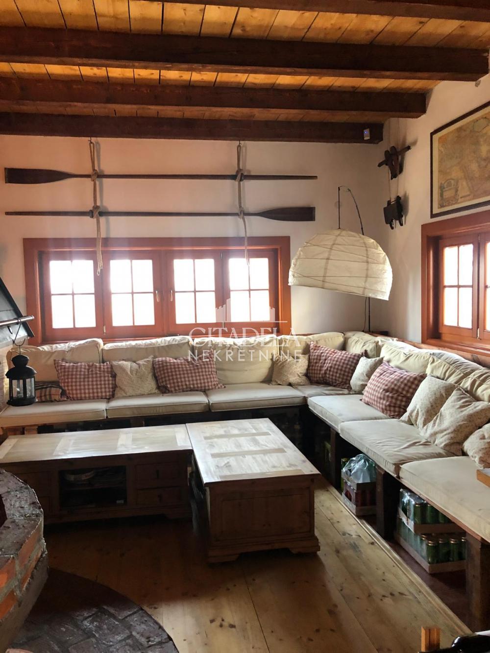 Slika 2 - Surčin na Savi, Kuća za izdavanje, 200m2, 1.700€