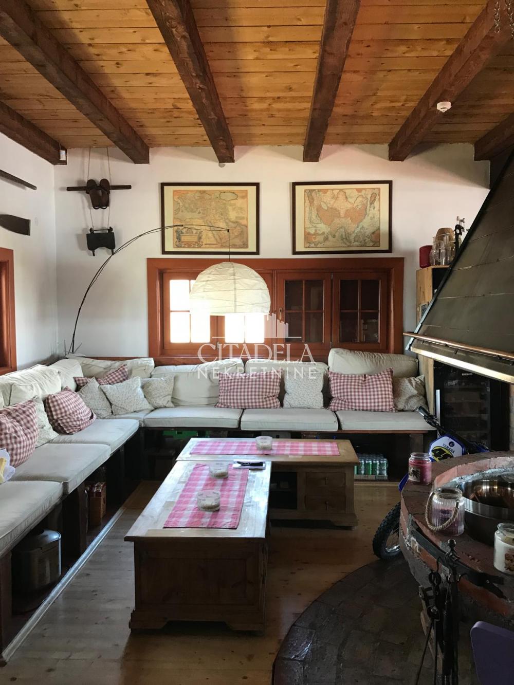 Slika 1 - Surčin na Savi, Kuća za izdavanje, 200m2, 1.700€