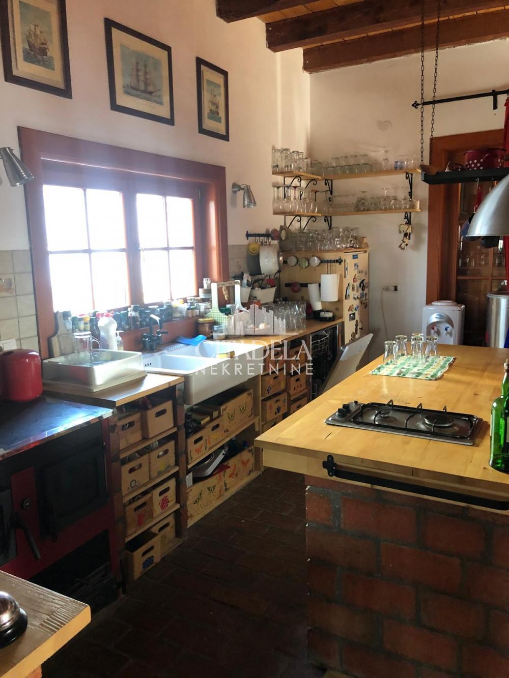 Slika 9 - Surčin na Savi, Kuća za izdavanje, 200m2, 1.700€