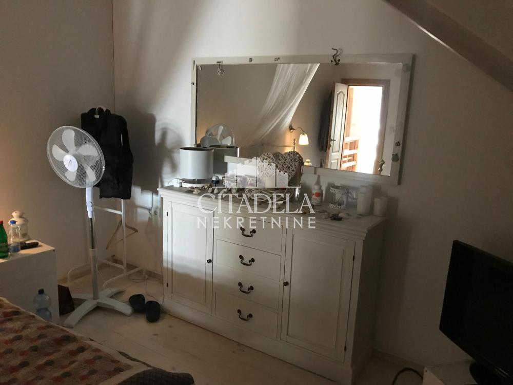 Slika 6 - Surčin na Savi, Kuća za izdavanje, 200m2, 1.700€