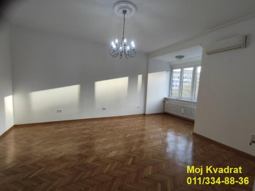 Glavna slika -Troiposoban stan za izdavanje, 136m2, 2.000€