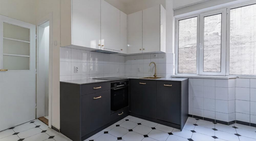 Slika 7 - Trg Nikole Pašića,  Lokal za izdavanje, 136m2, 2.000€