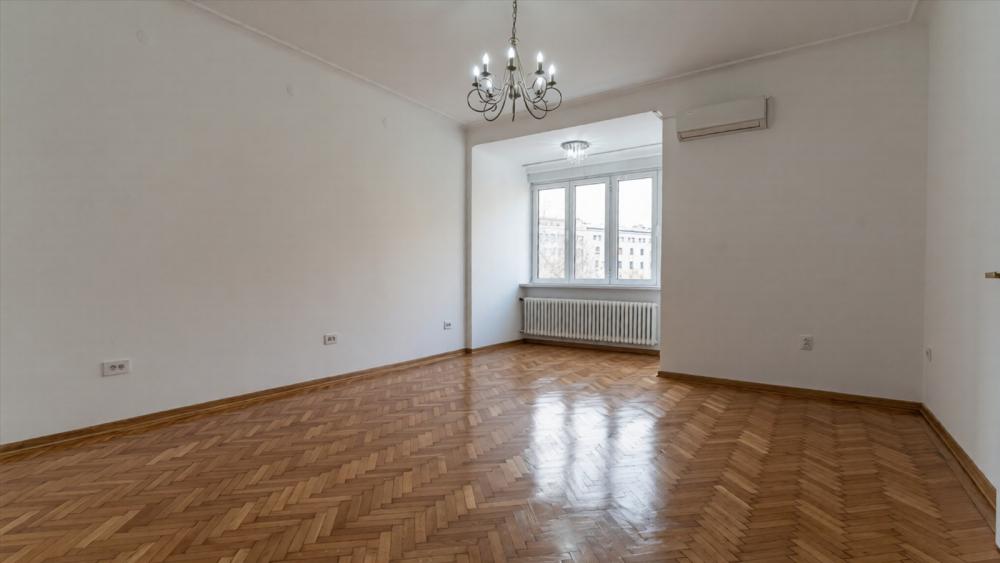 Slika 3 - Trg Nikole Pašića,  Lokal za izdavanje, 136m2, 2.000€