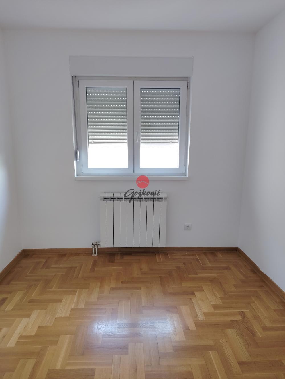 Slika 1 - Radmile Savićević, Petosoban stan na prodaju, 100m2, 183.000€