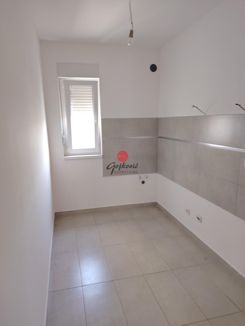 Slika 2 - Radmile Savićević, Petosoban stan na prodaju, 100m2, 183.000€