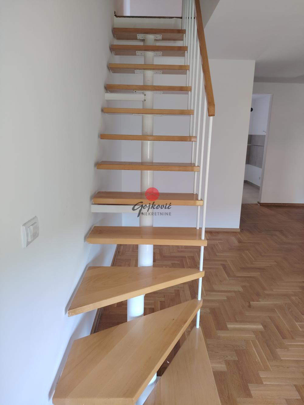 Slika 3 - Radmile Savićević, Petosoban stan na prodaju, 100m2, 183.000€