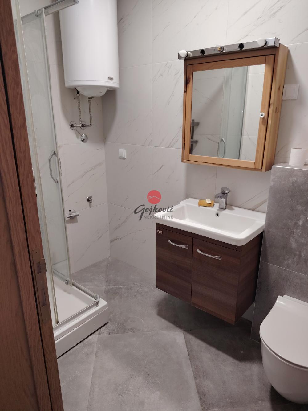 Slika 4 - Radmile Savićević, Petosoban stan na prodaju, 100m2, 183.000€