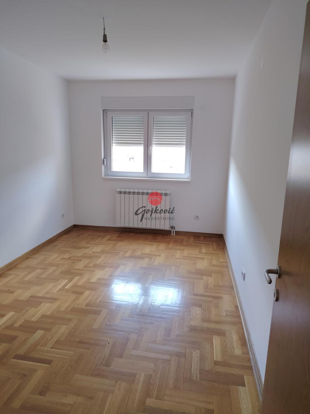Slika 6 - Radmile Savićević, Petosoban stan na prodaju, 100m2, 183.000€