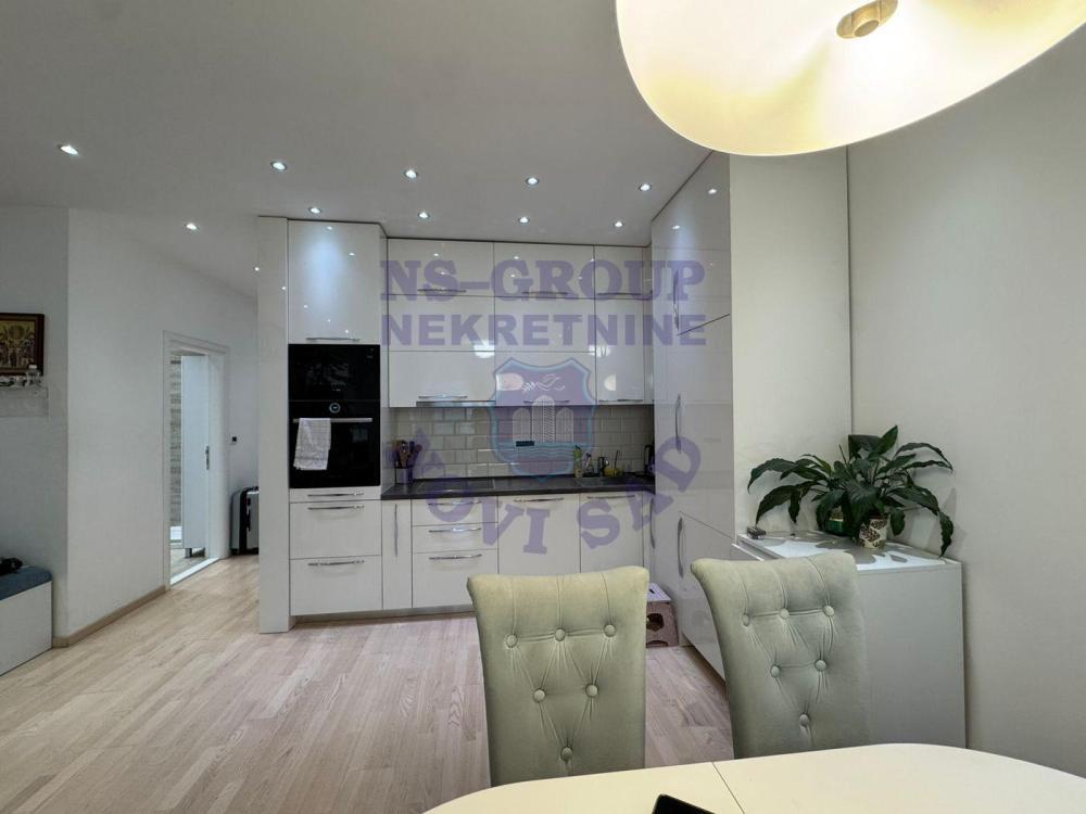 Glavna slika -Četvorosoban stan na prodaju, 97m2, 319.000€