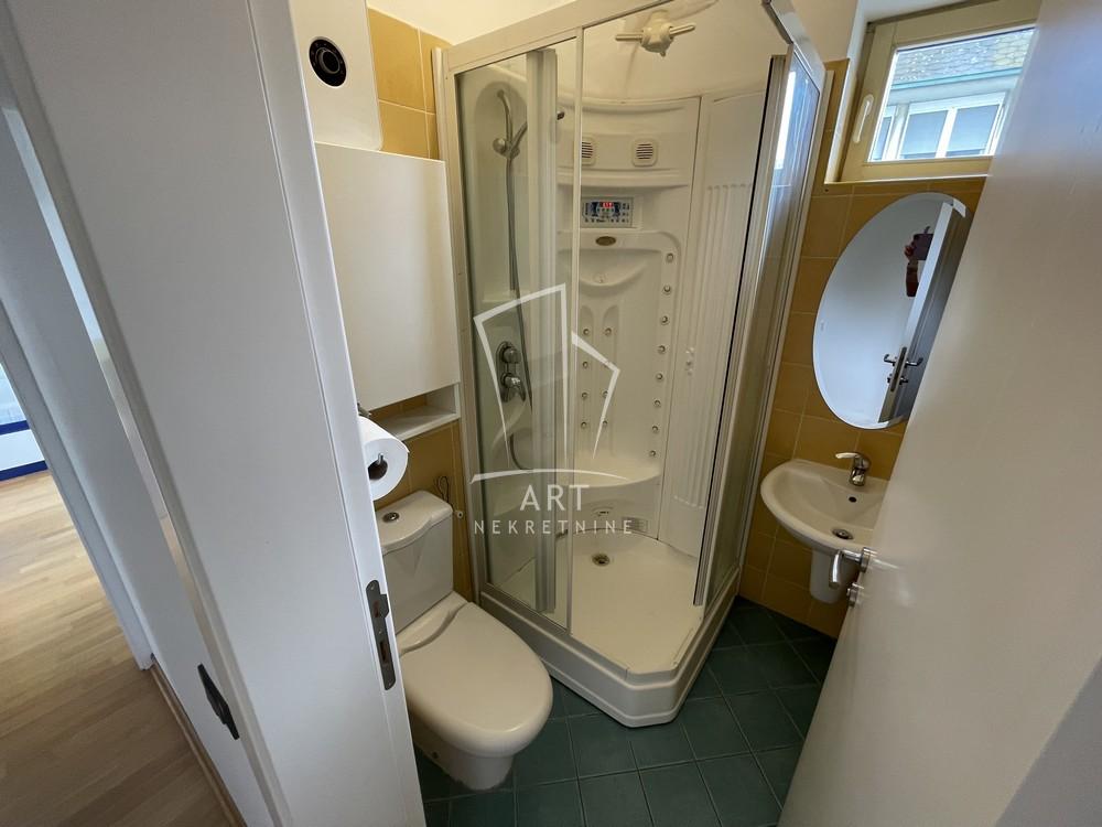 Slika 9 - Bulevar kneza Aleksandra Karađorđevića, Četvoroiposoban stan za izdavanje, 157m2, 1.850€