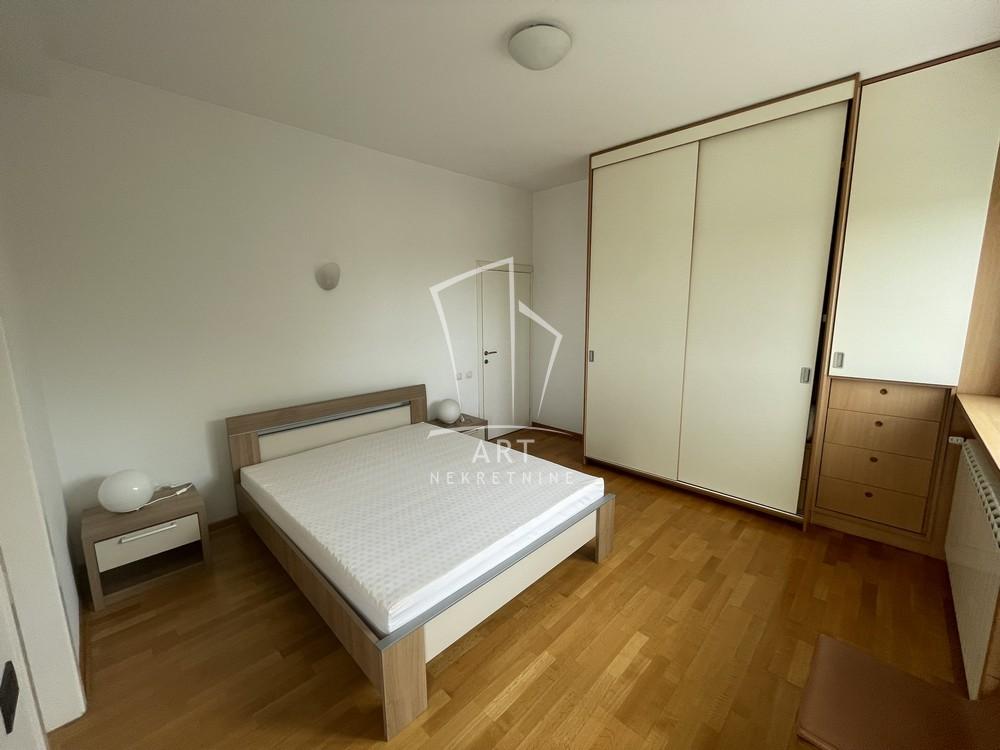 Slika 5 - Bulevar kneza Aleksandra Karađorđevića, Četvoroiposoban stan za izdavanje, 157m2, 1.850€