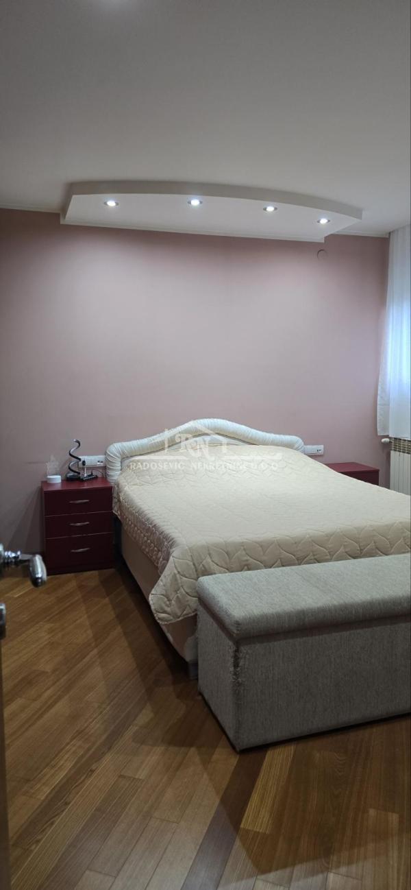 Slika 5 - Nićifora Ninkovića, Šestosoban stan na prodaju, 199m2, 232.000€