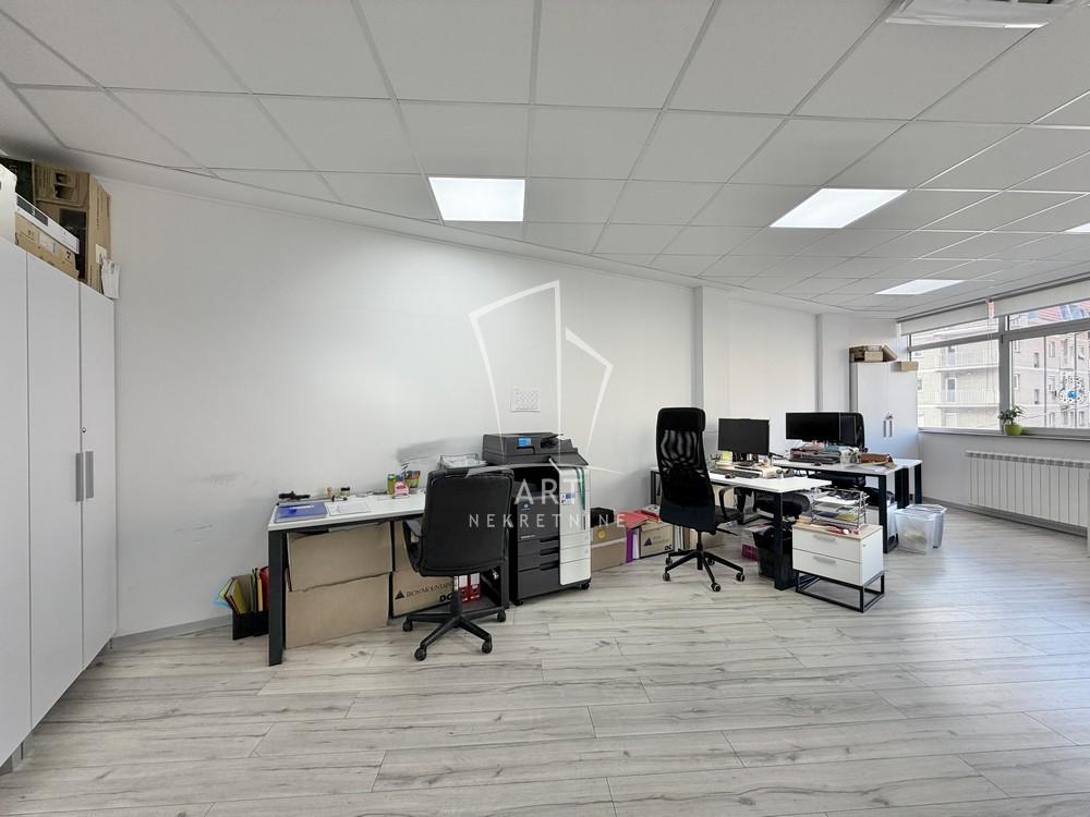 Slika 1 - Beogradskog bataljona,  Lokal za izdavanje, 110m2, 2.530€