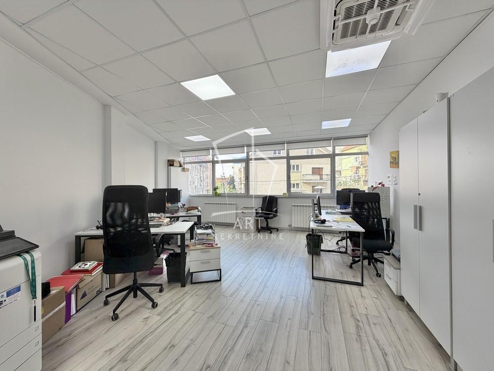 Glavna slika -Beogradskog bataljona,  Lokal za izdavanje, 110m2, 2.530€