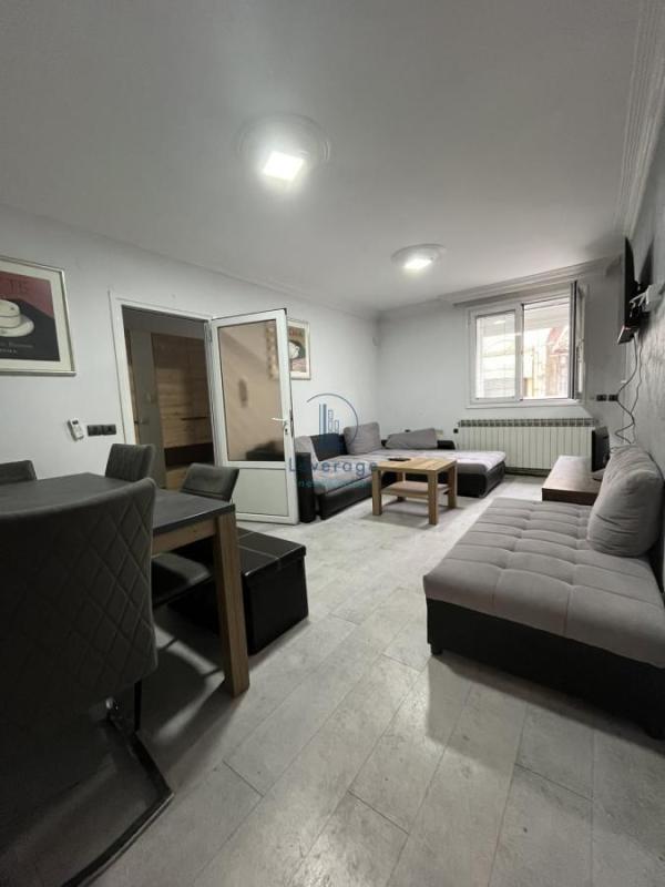 Slika 1 -  Kuća za izdavanje, 172m2, 2.100€
