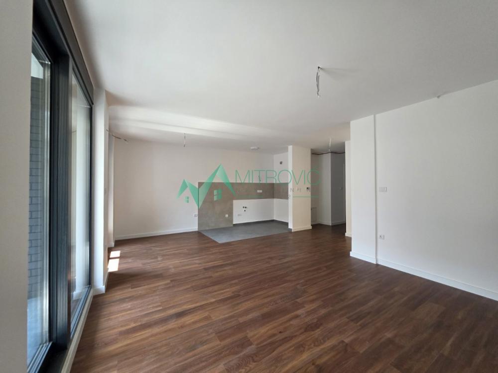 Glavna slika -Šestosoban stan na prodaju, 136m2, 378.216€