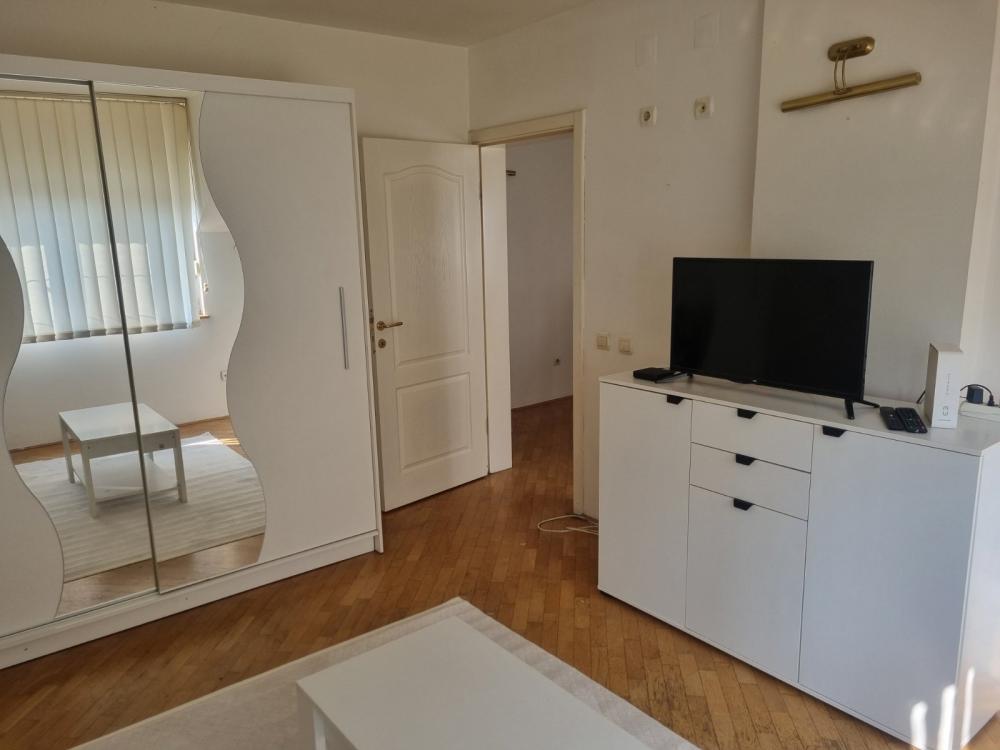 Slika 1 - Kozačinskog, Petosoban stan za izdavanje, 130m2, 1.000€