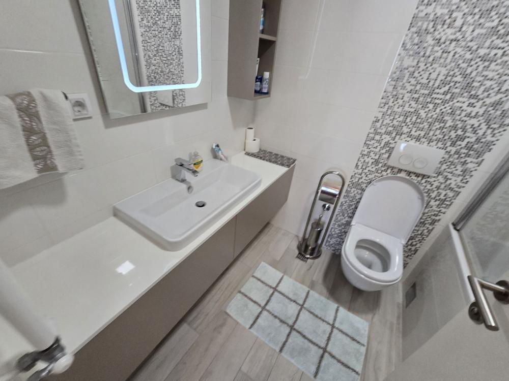 Slika 9 - Branka Krsmanovića, Trosoban stan za izdavanje, 80m2, 1.200€