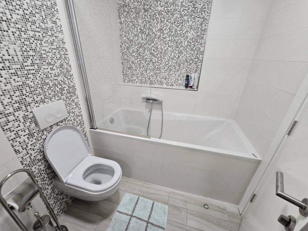 Slika 10 - Branka Krsmanovića, Trosoban stan za izdavanje, 80m2, 1.200€