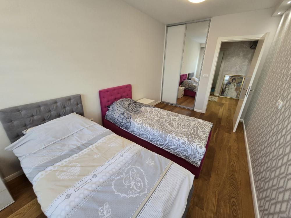 Slika 11 - Branka Krsmanovića, Trosoban stan za izdavanje, 80m2, 1.200€