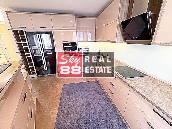 Slika 5 - Četvorosoban stan za izdavanje, 188m2, 3.000€