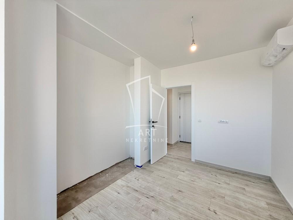 Slika 8 - Dunavski kej, Četvorosoban stan za izdavanje, 66m2, 1.350€