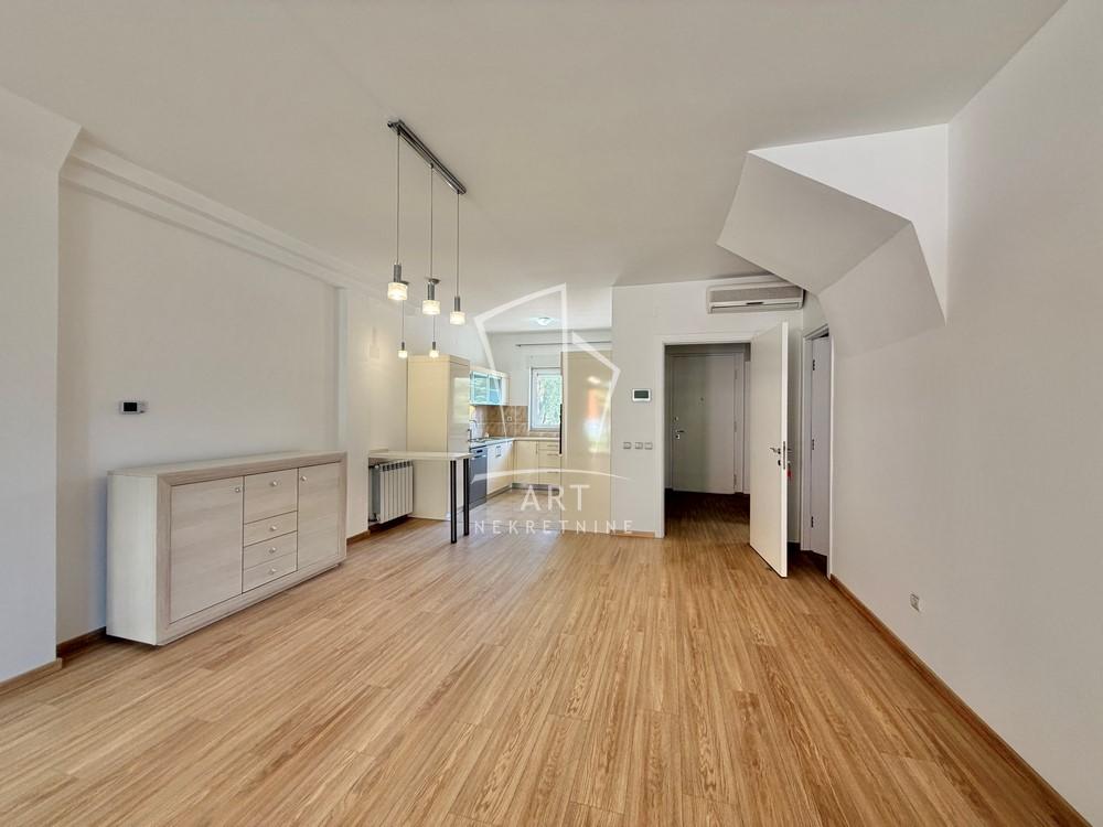 Slika 1 - Diane Budisavljević,  Kuća za izdavanje, 195m2, 2.750€