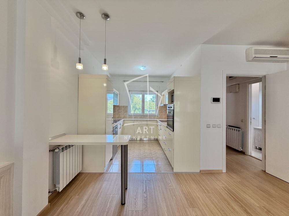 Slika 3 - Diane Budisavljević,  Kuća za izdavanje, 195m2, 2.750€