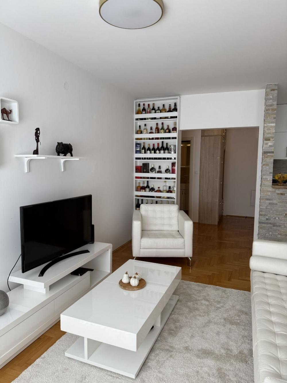 Slika 1 - Generala Štefanika, Trosoban stan za izdavanje, 83m2, 850€