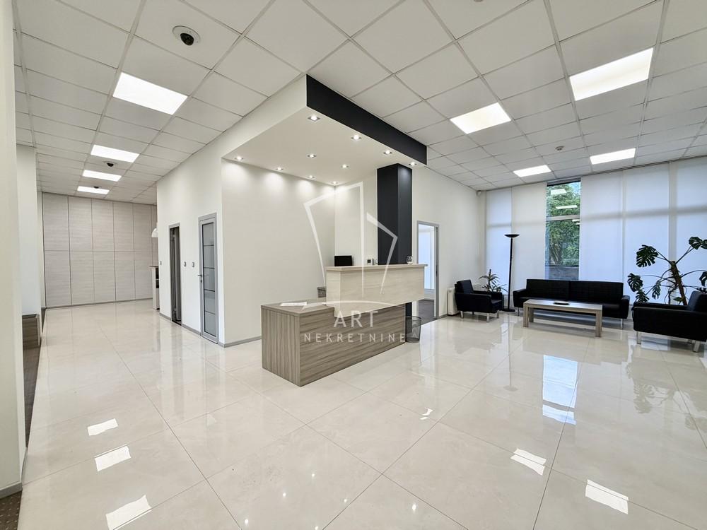 Slika 1 - Bulevar Arsenija Čarnojevića,  Lokal za izdavanje, 188m2, 4.000€