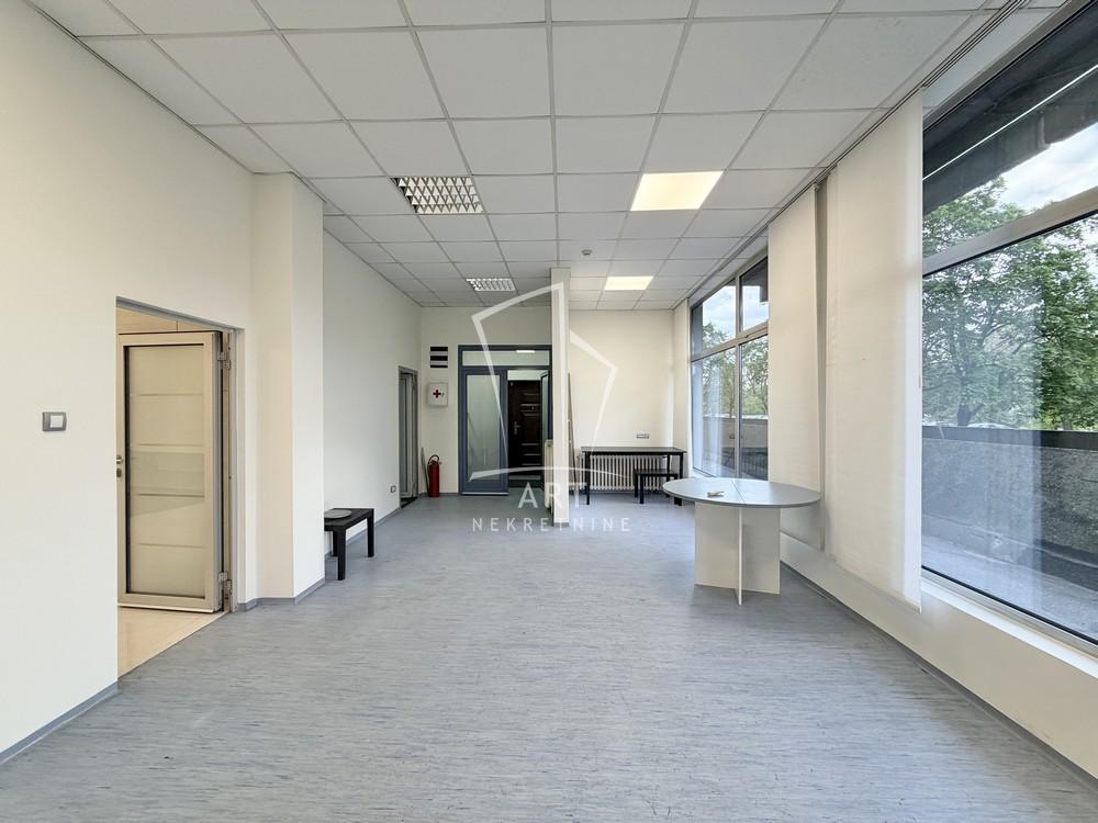 Slika 4 - Bulevar Arsenija Čarnojevića,  Lokal za izdavanje, 188m2, 4.000€