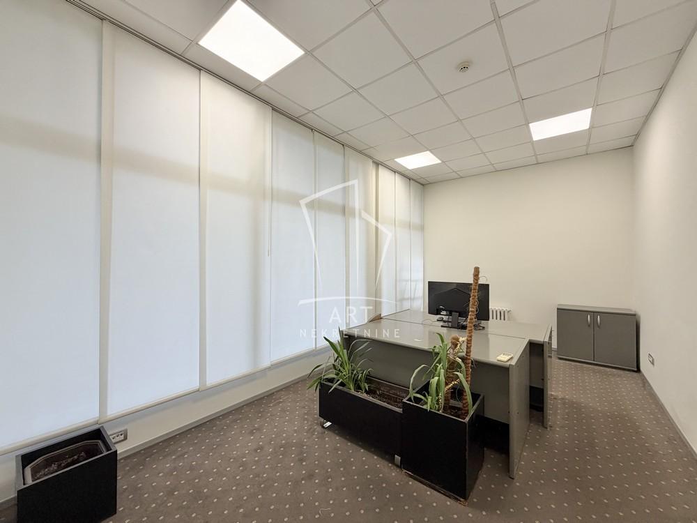 Slika 3 - Bulevar Arsenija Čarnojevića,  Lokal za izdavanje, 188m2, 4.000€