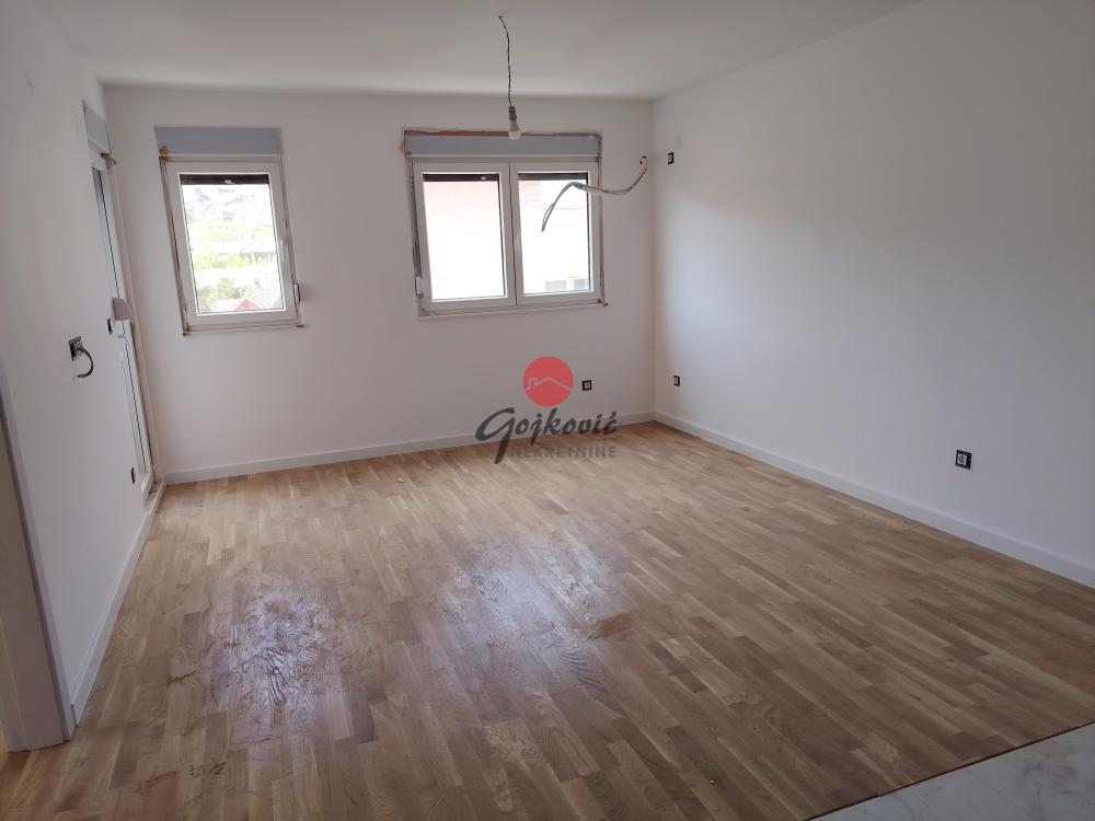 Slika 2 - Vitezova Karađorđeve Zvezde, Troiposoban stan na prodaju, 61m2, 140.350€