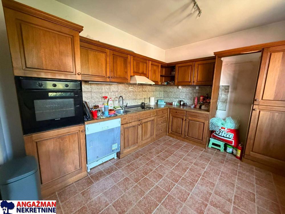 Slika 11 - Fruškogorska,  Kuća na prodaju, 450m2, 249.000€
