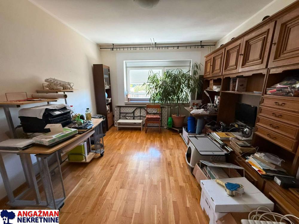 Slika 4 - Fruškogorska,  Kuća na prodaju, 450m2, 249.000€