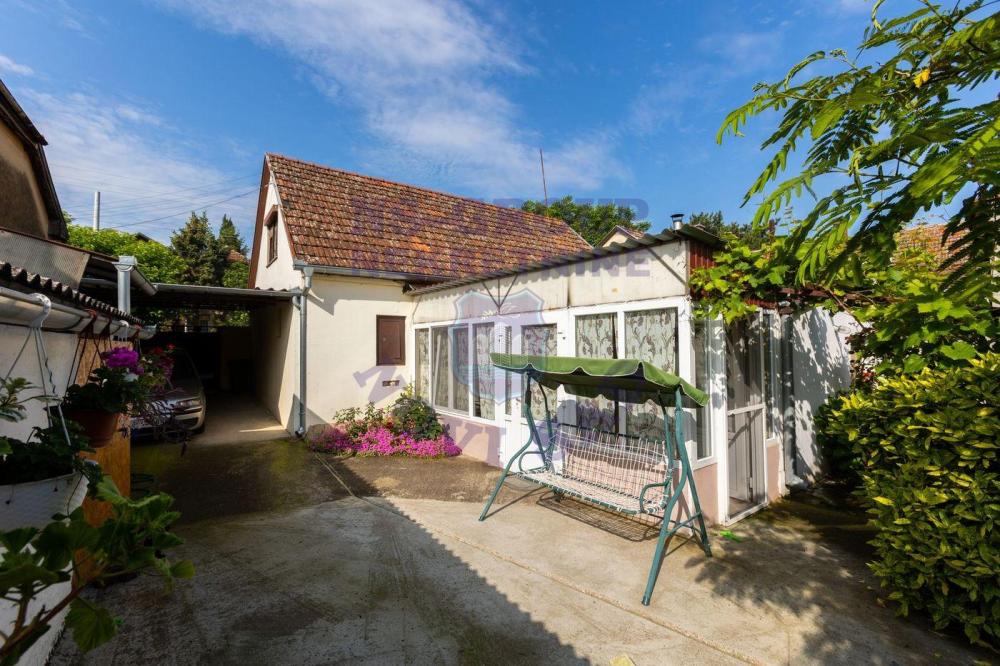 Slika 1 - Sremski Karlovci ,  Kuća na prodaju, 90m2, 106.090€