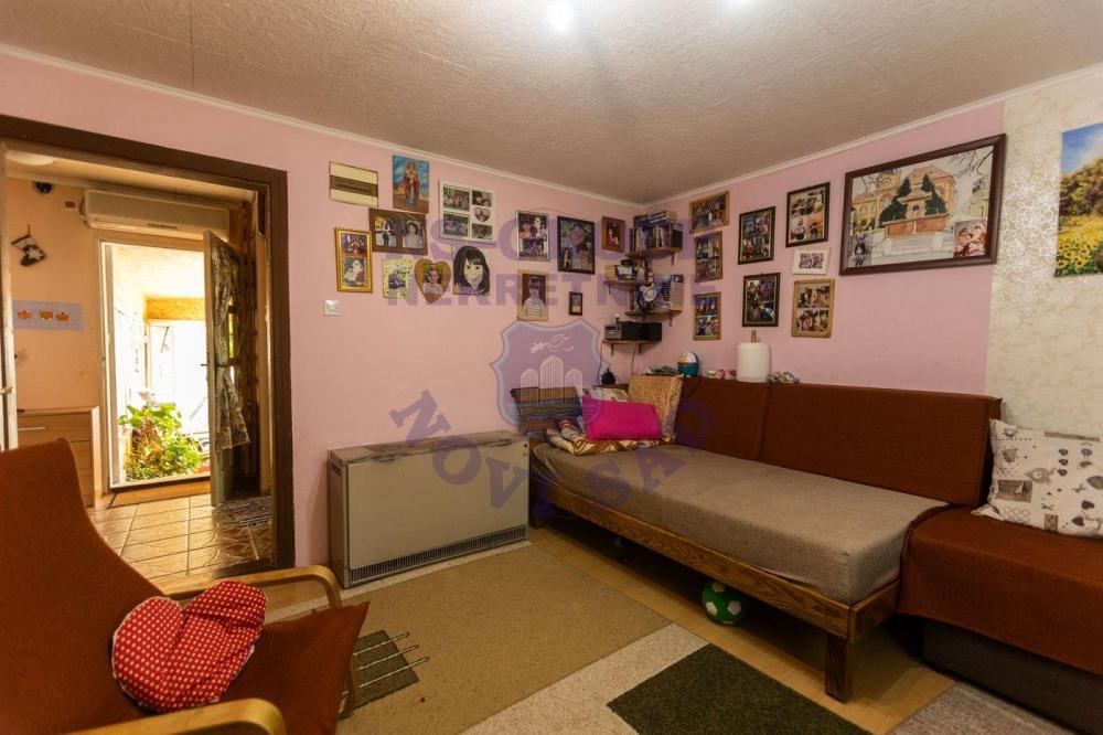 Slika 3 - Sremski Karlovci ,  Kuća na prodaju, 90m2, 106.090€