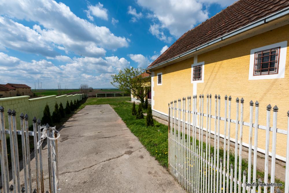 Slika 1 - U blizini Belegiš vile,  Kuća na prodaju, 147m2, 295.000€