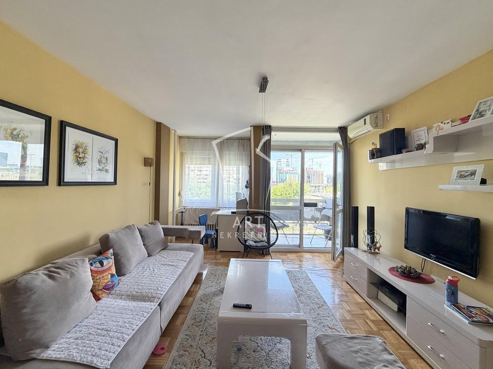 Slika 2 - Bulevar Arsenija Čarnojevića, Troiposoban stan na prodaju, 85m2, 370.000€