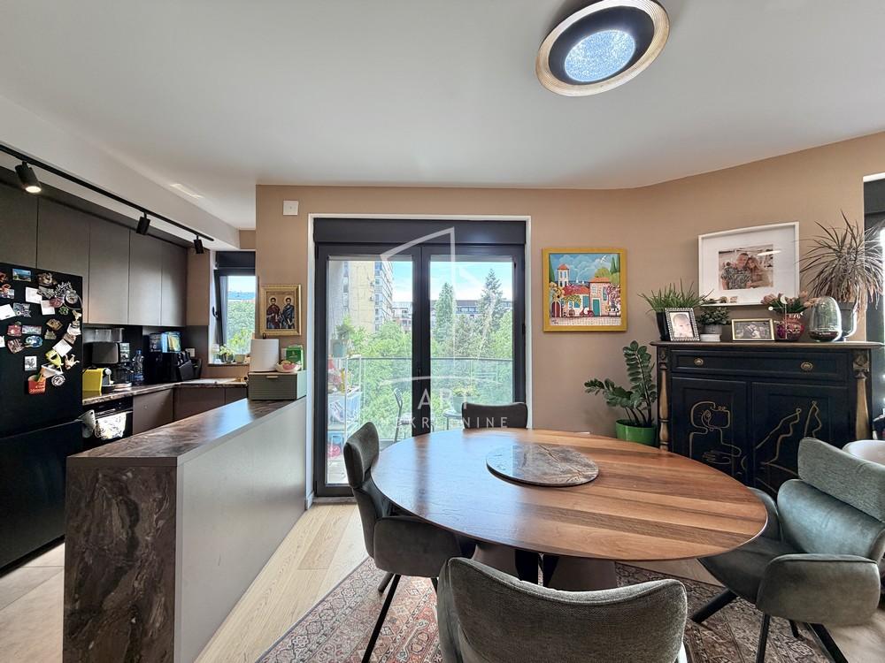 Slika 9 - Južni Bulevar, Trosoban stan na prodaju, 325000m2, 325.000€