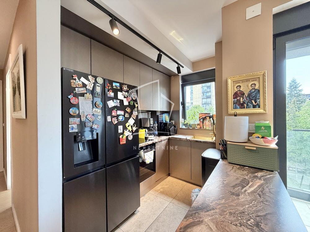 Slika 10 - Južni Bulevar, Trosoban stan na prodaju, 325000m2, 325.000€