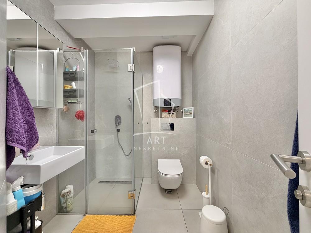 Slika 11 - Južni Bulevar, Trosoban stan na prodaju, 325000m2, 325.000€