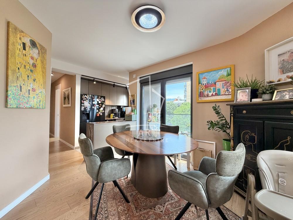 Slika 8 - Južni Bulevar, Trosoban stan na prodaju, 325000m2, 325.000€