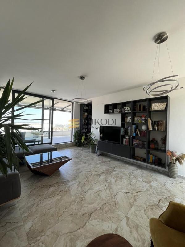 Glavna slika -Petosoban stan na prodaju, 145m2, 390.000€