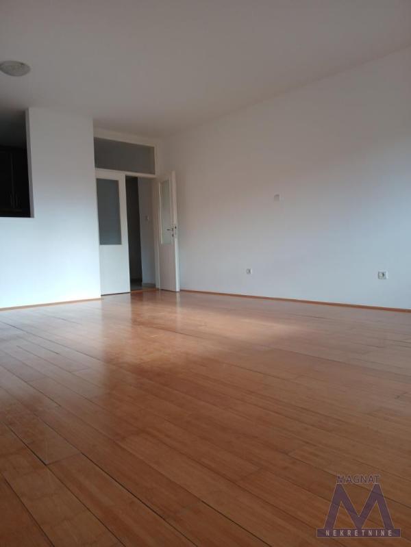 Slika 3 - Petosoban stan za izdavanje, 900€