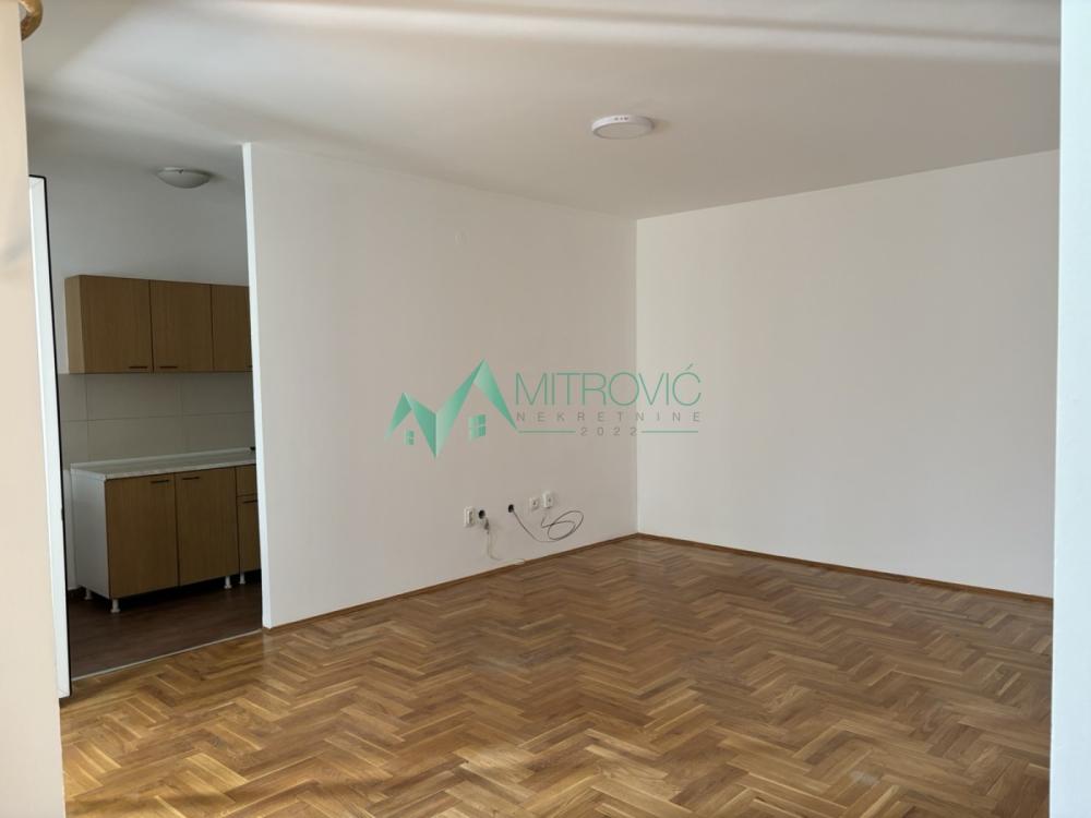 Slika 1 - Dvosoban stan za izdavanje, 52m2, 300€